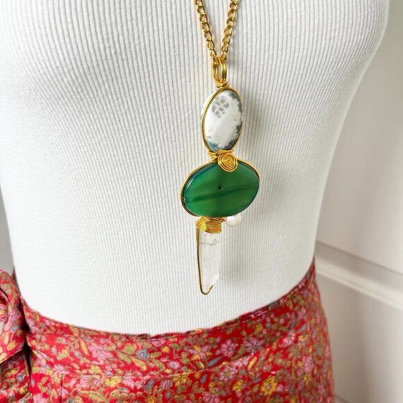 Handcrafted Bohemian QUARTZ, Green Agate & Pearl Pendant on a Gold-Tone Chain - Picture 4 of 11